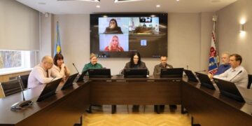 У Черкасах обговорили впровадження системи профорієнтації для школярів у межах проєкту DECIDE — Новости Черкасс