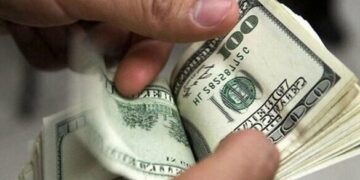 У Черкасах пенсіонер напідпитку пропонував 300 доларів патрульним