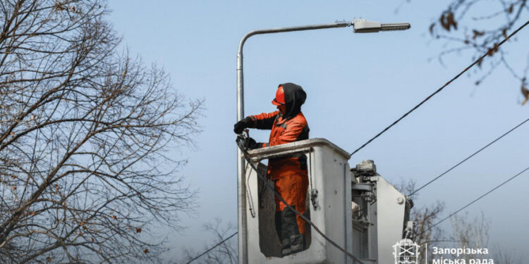 У Дніпровському районі Запоріжжя оновили зовнішнє освітлення на 13 вулицях | Новости Запорожья