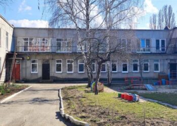 У Каневі завершили заміну понад тисячі вікон, пошкоджених під час обстрілів