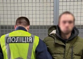 У Києві чоловік пограбував жінку під час побачення: йому світить до 10 років