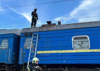 У Києві підліток загинув на даху поїзда, ще двоє дістали опіки