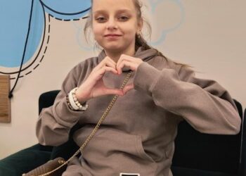 У Львові 13-річній дівчинці пересадили нирку від батька, а частину печінки — від мами