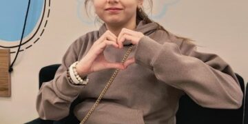 У Львові 13-річній дівчинці пересадили нирку від батька, а частину печінки — від мами