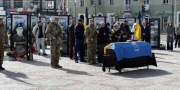 У Рівному провели в останню земну дорогу двох Захисників України – Андрія Мельника та Дмитра Рожкова