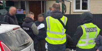 У Шепетівці викрили «зброяра», який перетворював стартові пістолети на бойові —Хмельнитчина