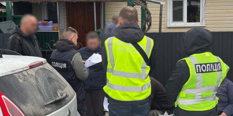 У Шепетівці викрили «зброяра», який перетворював стартові пістолети на бойові —Хмельнитчина