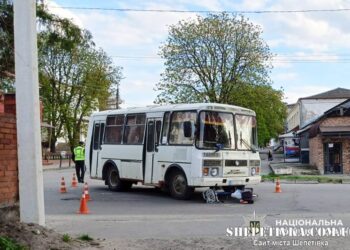 У Славуті автобус наїхав на 73-річну велосипедистку: поліція розпочала розслідування —Хмельнитчина