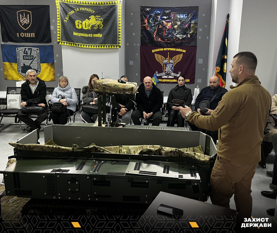 У Запоріжжі презентували «Терміт 2.0» — наземний робот поїде на фронт рятувати життя (фото)