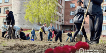 У Запоріжжі проходить акція Сади Перемоги – толока, підземні школи | Новости Запорожья