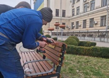 У Запоріжжі встановили пам’ятні таблички в межах акції Поміж нас на честь загиблих і зниклих захисників | Новости Запорожья