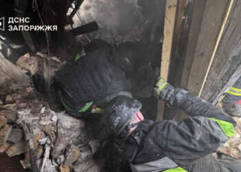 У Запоріжжі з-під завалів дістали 15-річну дівчину – історія порятунку від надзвичайників ДСНС | Новости Запорожья