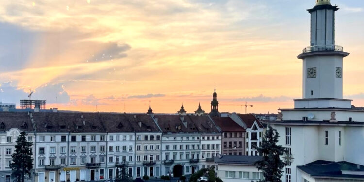 В Івано-Франківську оголосили конкурс на найкращий зелений двір: переможець отримає 500 тисяч гривень