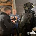 В Києві затримали одесита за організацію схеми продажу бронювання