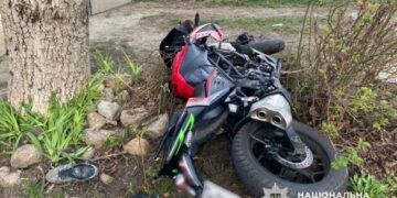 В Умані в ДТП із мікроавтобусом тяжко травмувався 15-річний мотоцикліст