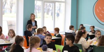 В Умані відкрили оновлену їдальню в одному із освітніх закладів