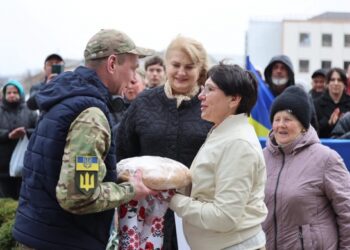 В Умані зустріли військового після трьох років неволі