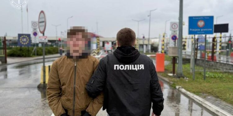 Викрито схему втечі ухилянтів за кордон: з Чехії екстрадували ізяславчанина, а його спільника зі Славути вже судили —Хмельнитчина