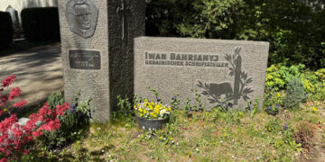 Знову на могилі Івана Багряного…