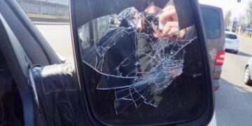 У Києві чоловік “підрізав” авто і пограбував військового – його судитимуть