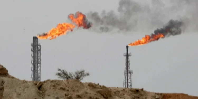 Нефть снизилась до 75,3 доллара за баррель на фоне новостей вокруг Ормузского пролива