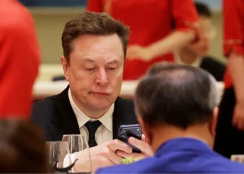 Илон Маск снова не триллионер: акции Tesla и SpaceX заметно подешевели