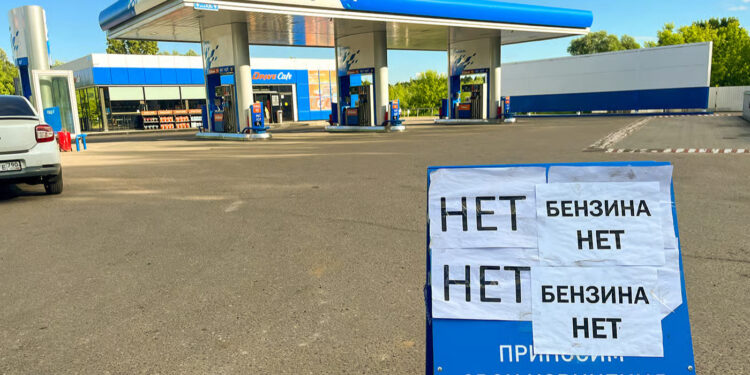 В 15 регионах России ввели ограничения на продажу топлива на фоне дефицита бензина