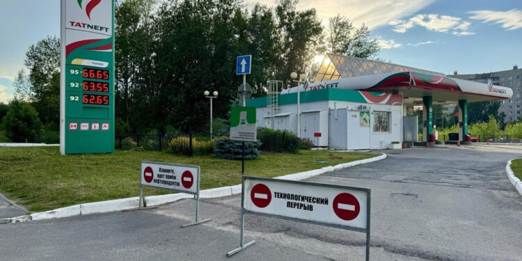 В четырех регионах России ужесточили лимиты на продажу бензина и дизтоплива