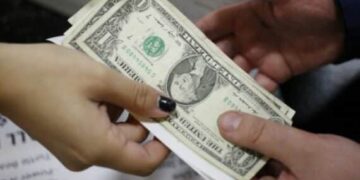 Долар уперше перевищив 45 гривень: НБУ оновив курси валют на 6 жовтня – Економіка