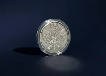 НБУ випустив срібну монету на честь захисників і захисниць України | Економіка