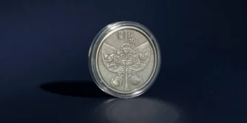 НБУ випустив срібну монету на честь захисників і захисниць України | Економіка