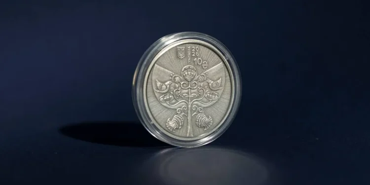 НБУ випустив срібну монету на честь захисників і захисниць України | Економіка