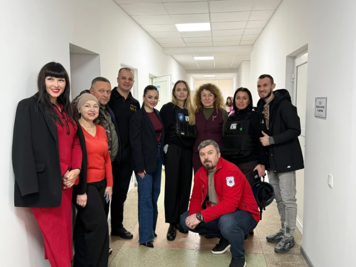 Анджеліна Джолі з херсонськими медиками / Херсонська обласна дитяча лікарня