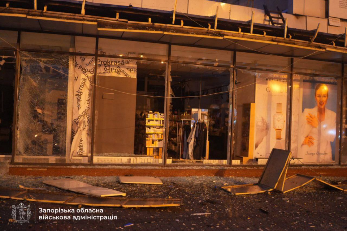 Масована атака на Запоріжжя: били дронами, КАБами та ракетами по будинках та торгових центрах - ситуація на ранок (фото, відео)