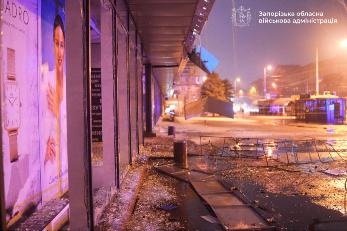 Масована атака на Запоріжжя: били дронами, КАБами та ракетами по будинках та торгових центрах - ситуація на ранок (фото, відео)